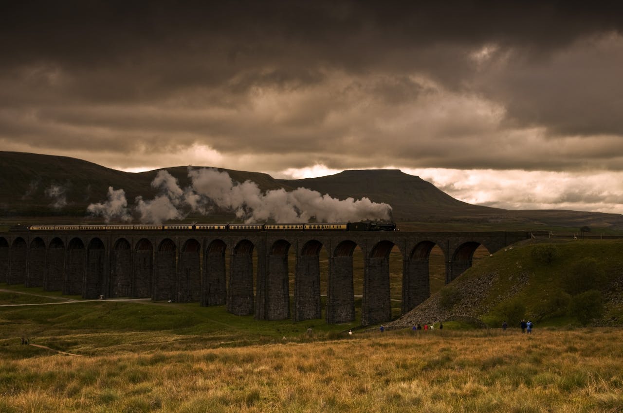 Cómo moverse por Escocia: ¿Coche de alquiler, tren o autobús?